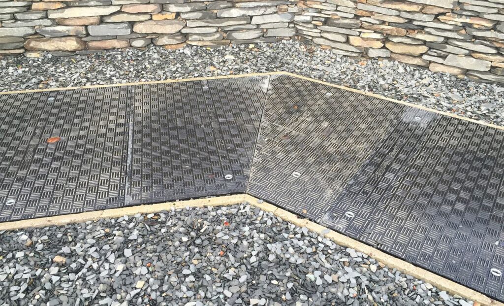 Wymień niebezpieczne pokrywy betonowe na Fibrelite