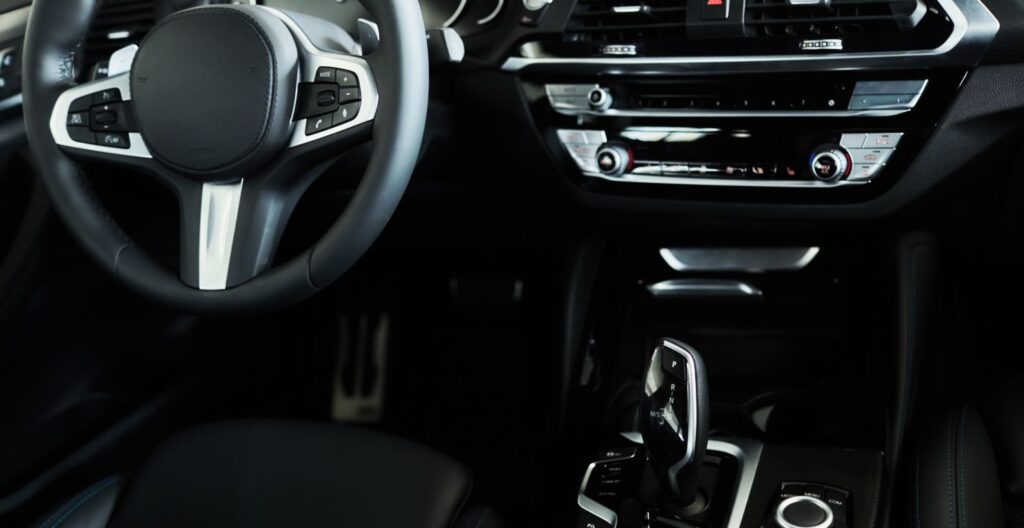 Piano Black w samochodzie jak dbać o&nbsp;takie elementy