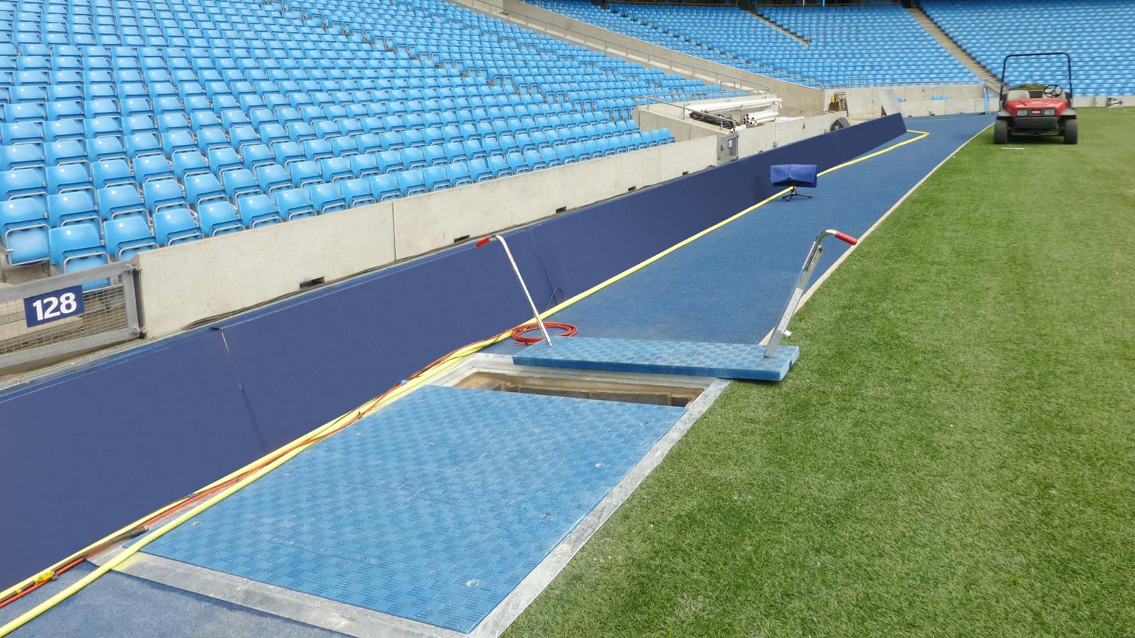 Niebieskie pokrywy kanałów