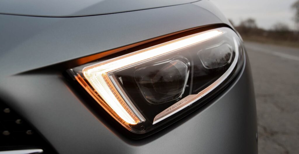 Wypolerowane i&nbsp;zabezpieczone lampy samochodowe