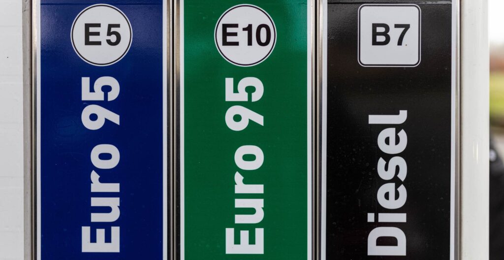 Paliwo E10 już na polskich stacjach paliw. Do których aut nie można go tankować?