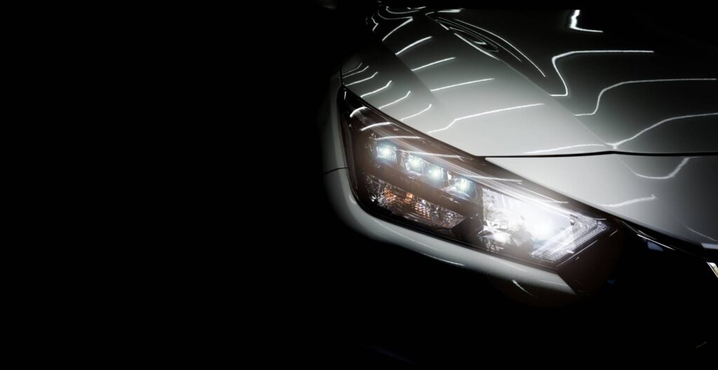 Dlaczego reflektory samochodowe żółkną i&nbsp;jak temu zapobiegać?