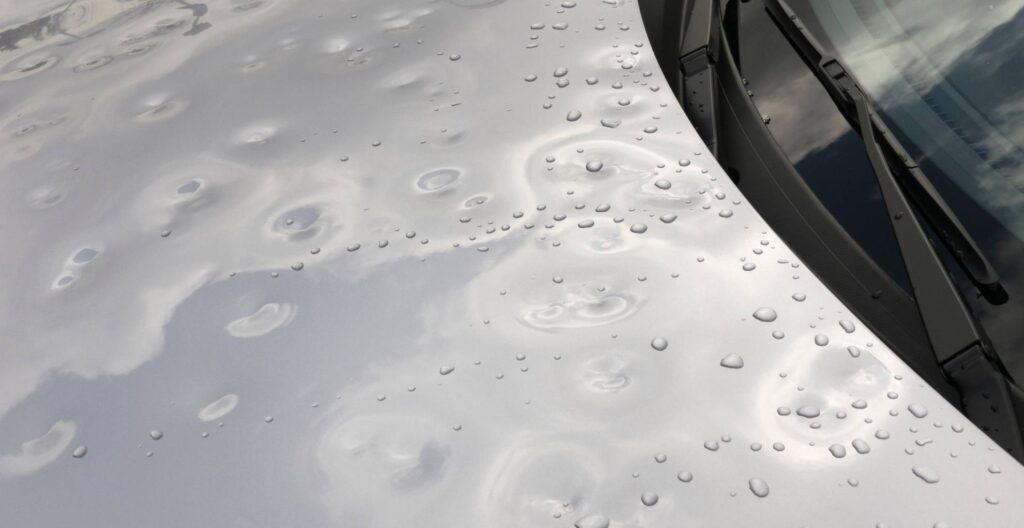 Auto po gradobiciu – jak skutecznie naprawić szkody