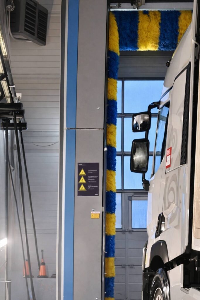 myjnia portalowa dla pojazdów ciężarowych